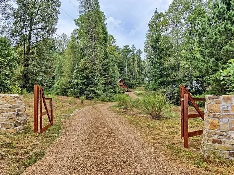 7364 Sugar Camp Hollow Rd — Photo 4