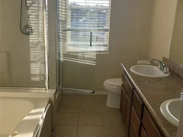 178 W Paramount St — Photo 8