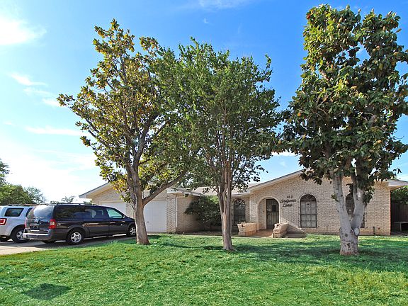 Clean home w/Huge corner lot