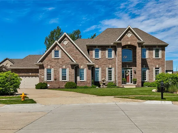 15119 Maple Dr, Urbandale, IA 50323