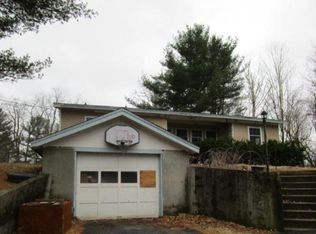 69 Flory Hts, Center Rutland, VT 05736