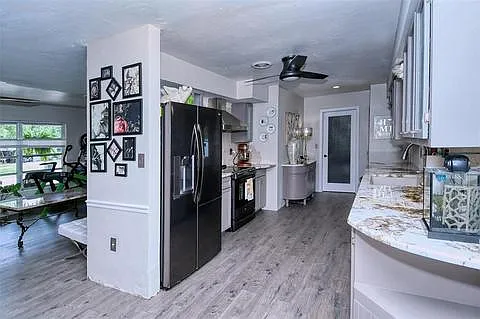 N Lake Dr, Sarasota — Photo 3