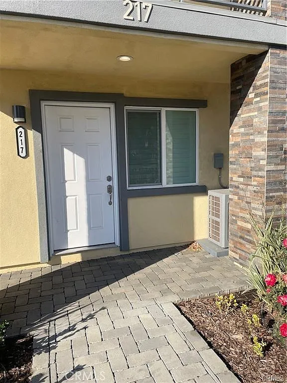 3 bed, 2.5 bath, 1300 sqft, $2,850 — Photo 1