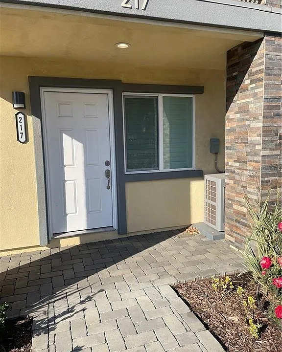 217 N San Antonio Ave