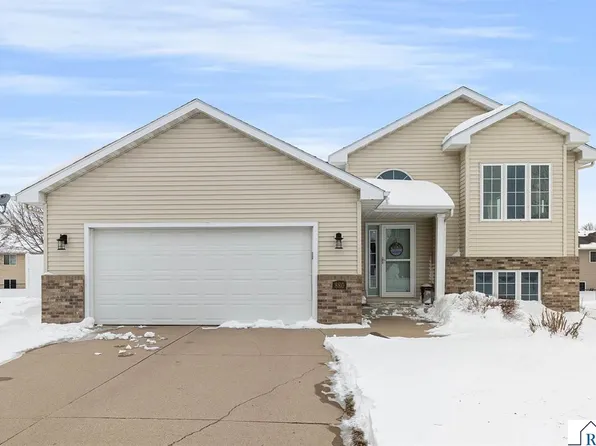 880 Myers Dr NE, Owatonna, MN 55060