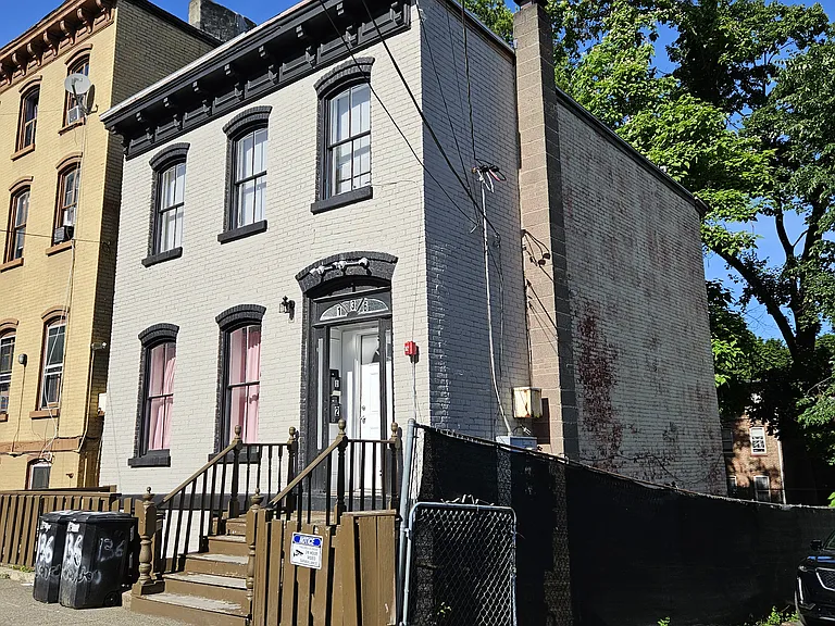136 Johnston St #0 — Photo 1