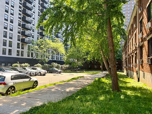 Rented by Gulia Wang, LREB | media 22