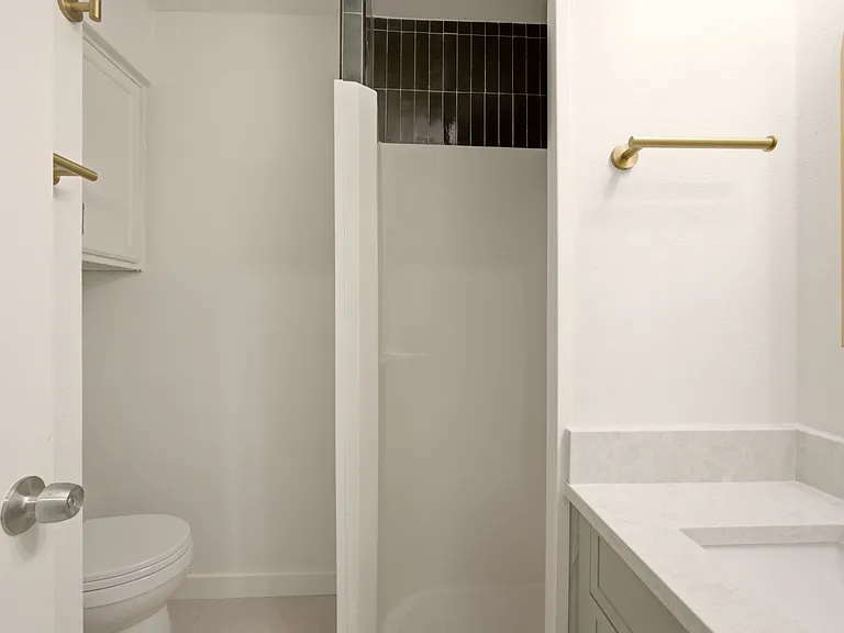 908 Isbell Rd #A — Photo 22