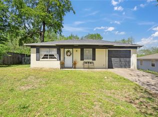 2202 Magnolia Dr, Springdale, AR 72762