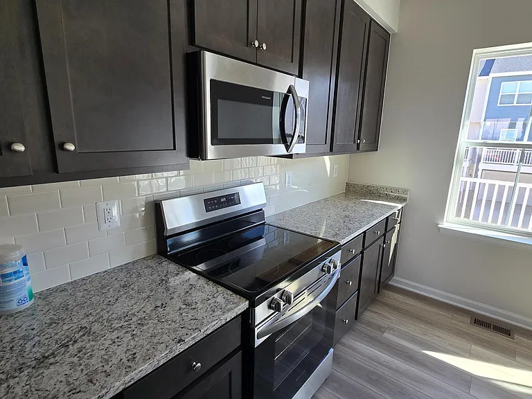 1344 Red Clover Ln — Photo 17