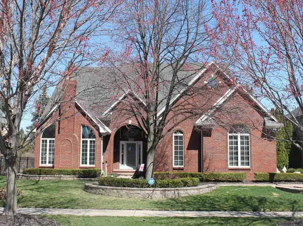 20316 Huron Dr, Clinton Township, MI 48038