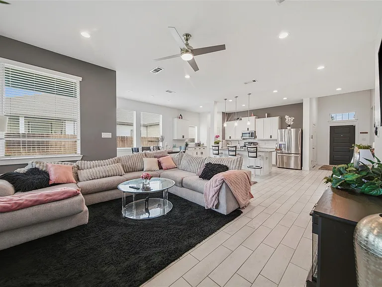 4512 Bartagrass Dr — Photo 10