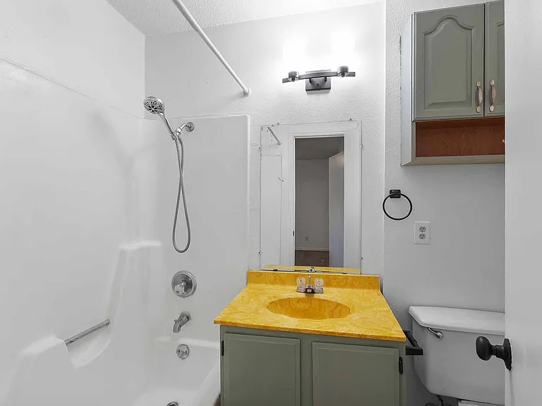 Chestnut Place Apartments — Photo 11
