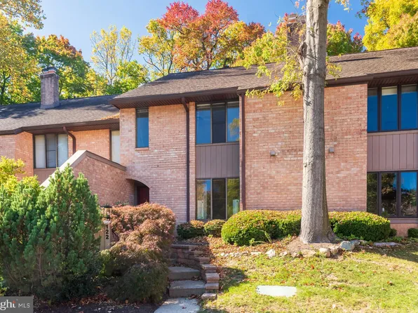 122 Woodgate Ln, Paoli, PA 19301