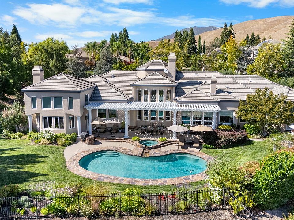 1st image of 3319 Deer Hollow Dr