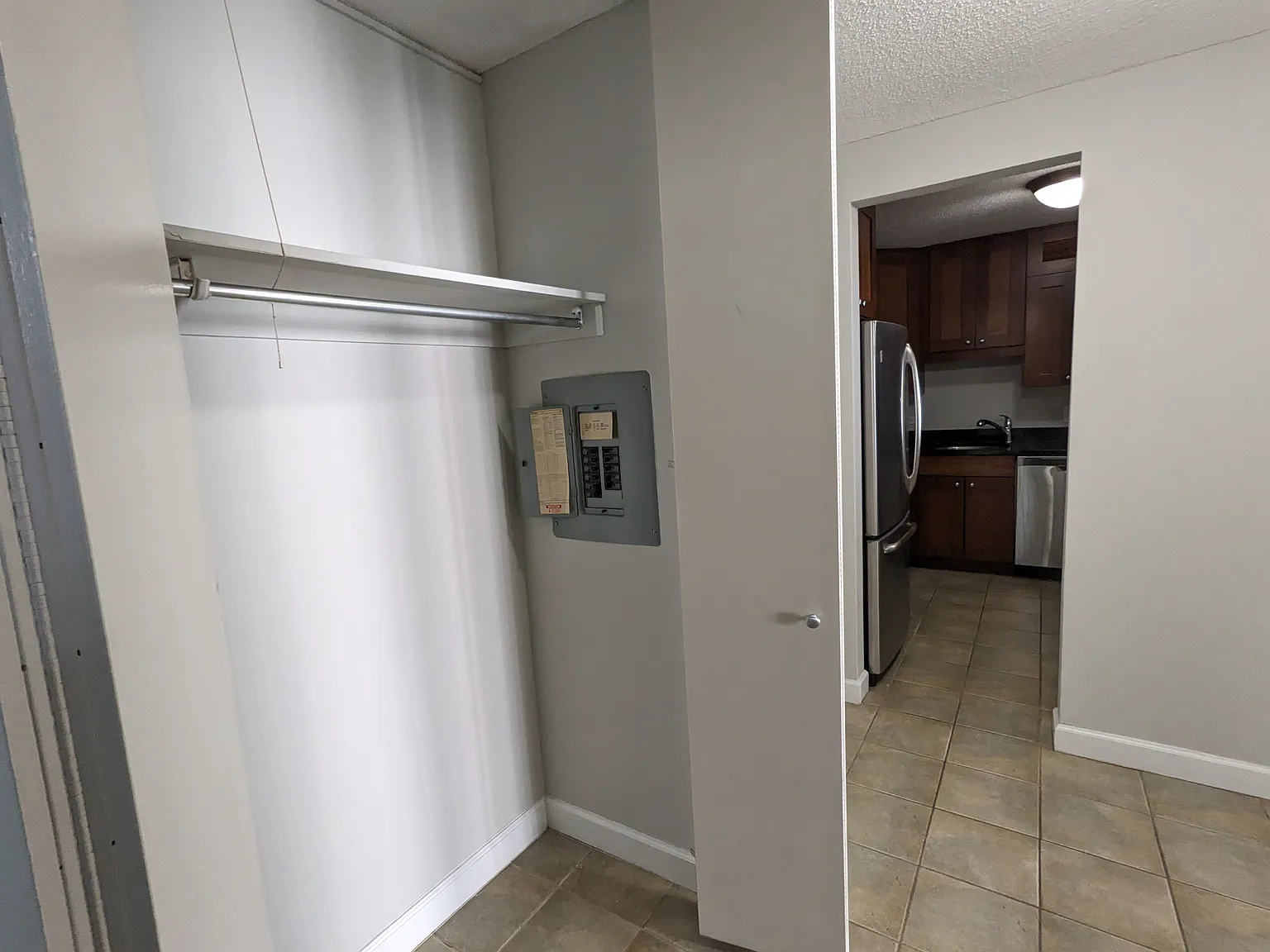 Large 1 Bd/1ba South Facing Unit In River North! — Photo 4