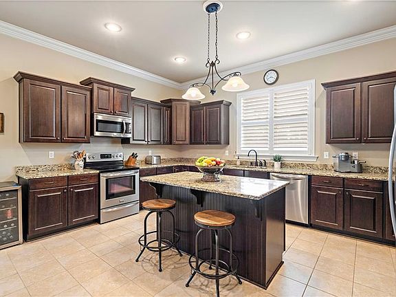 3rd image of 1645 Orchard Dr
