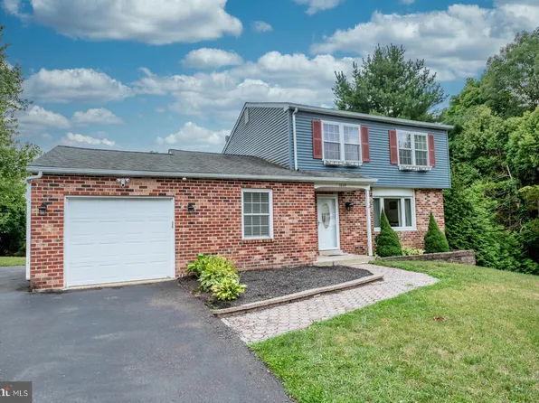 1049 Crimson Ln, Pottstown, PA 19464