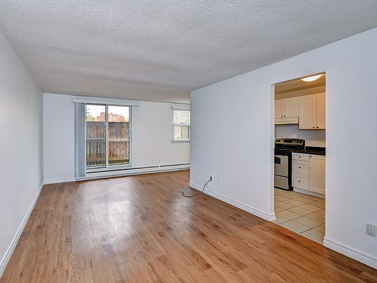 133 Woodside Ave — Photo 9