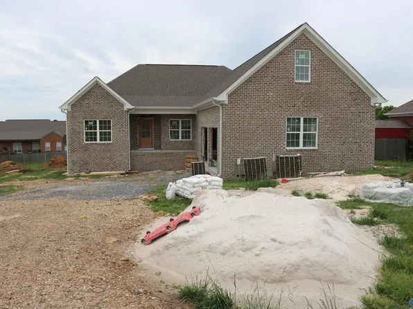 92 Payton Ln, Grant, AL 35747