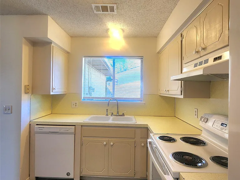122 W Kent St — Photo 9