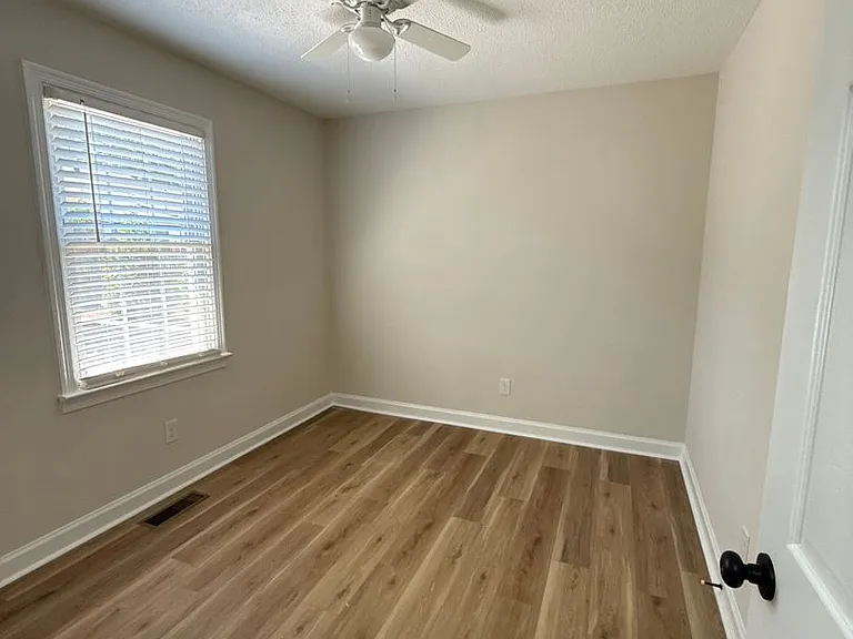 1505 Tilghman Rd N — Photo 6