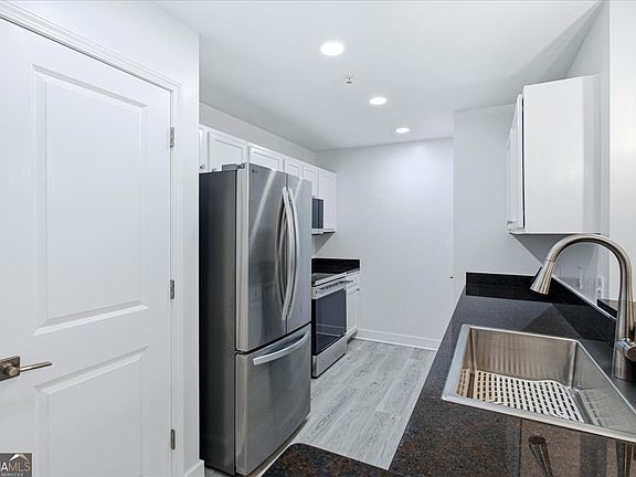 3rd image of 3040 Peachtree Rd NW Unit 313