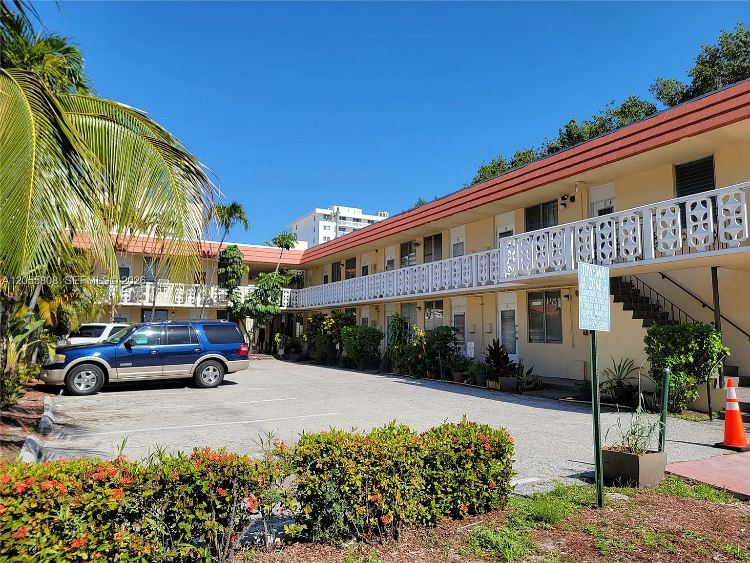 Southern Star Condo — Photo 1