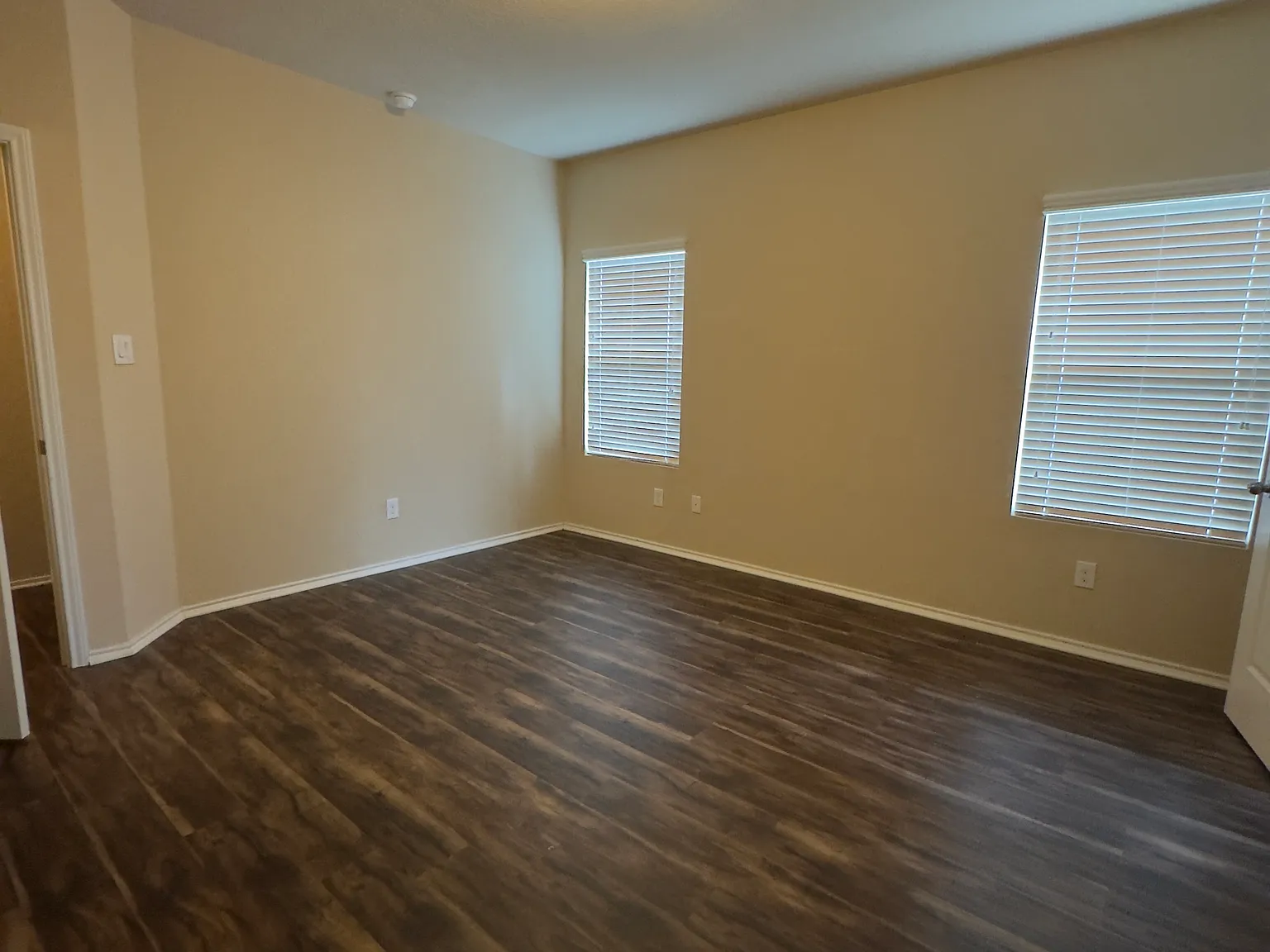 4 bed, 2421 sqft, $2,000 — Photo 4