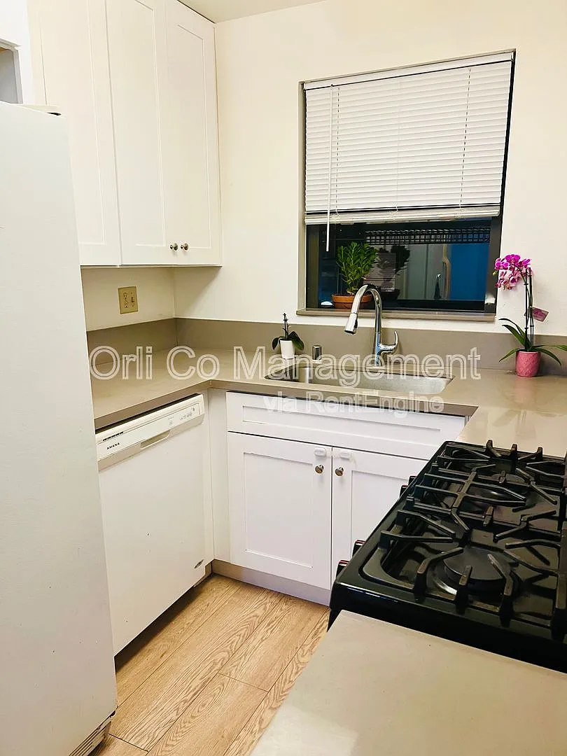 2 bed, 2.0 bath, 843 sqft, $2,450 — Photo 2