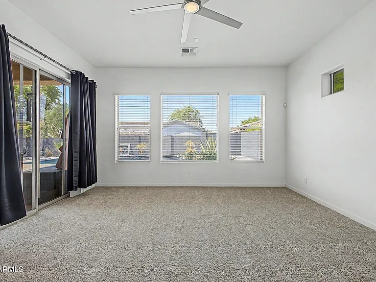 1902 E Desert Ln — Photo 22