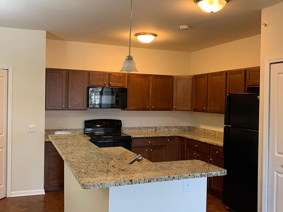 1st image of 414 Union St APT 203