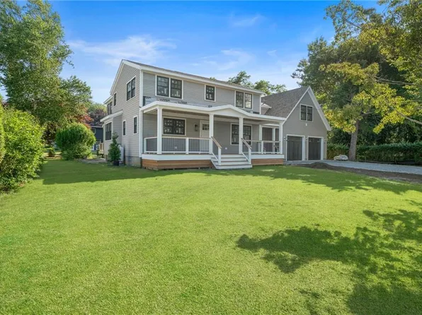 26 Westmoreland St, Narragansett, RI 02882