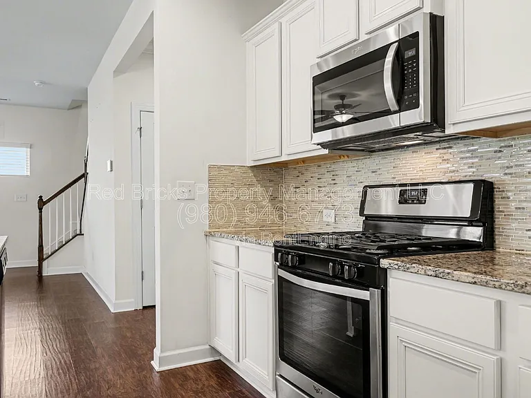 11144 Comiskey Ln — Photo 12