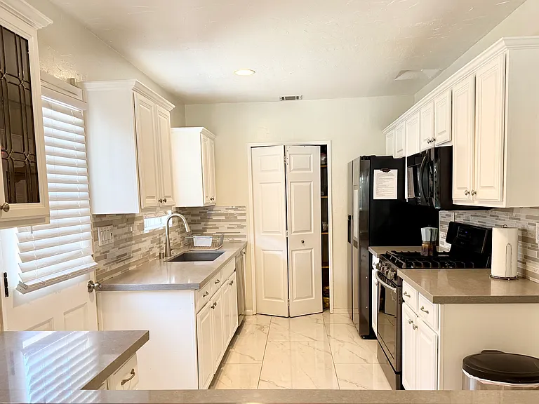 17520 Covello St #G1 — Photo 14
