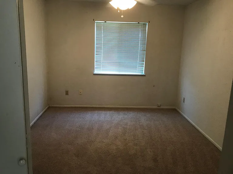 1084 E Navajo St — Photo 22