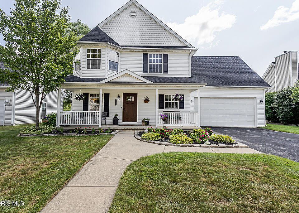 1st image of 527 White Oak Dr