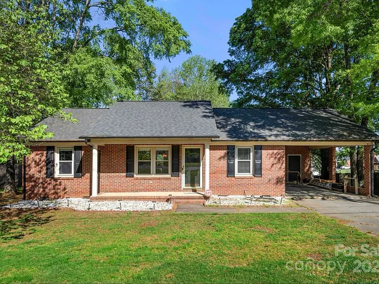 1428 Midlake Ave — Photo 1