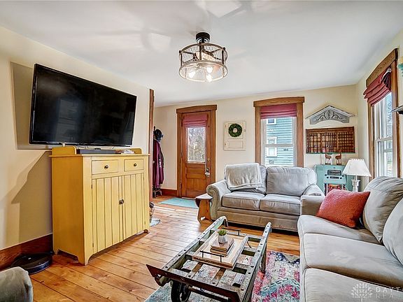 5th image of 153 W Warren St