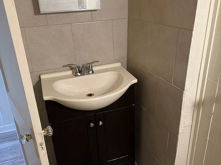 527 2nd St #1F — Photo 7