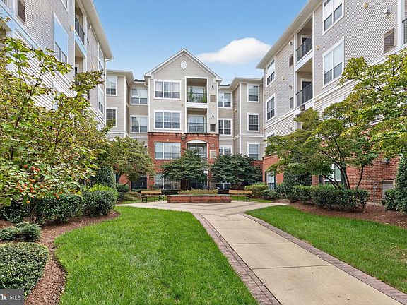 2nd image of 4862 Eisenhower Ave Unit 460