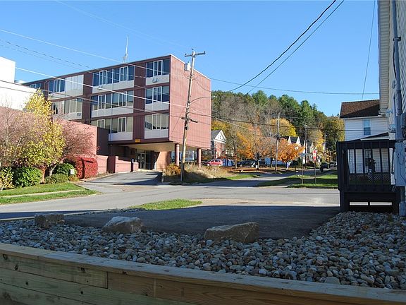 5th image of 99 Hospital St