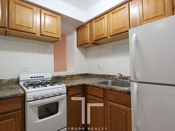 3rd image of 3161 N Cambridge Ave #Studio11