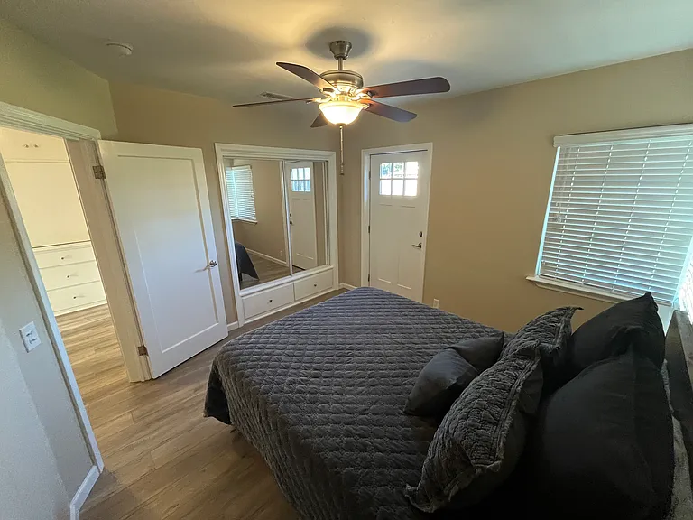 250 Oxford Ave — Photo 24