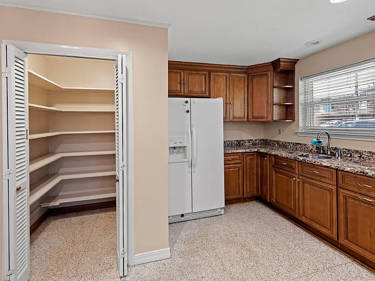 4505 Laplace St — Photo 11