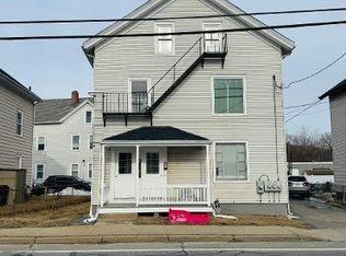 989 Mendon Rd, Cumberland, RI 02864