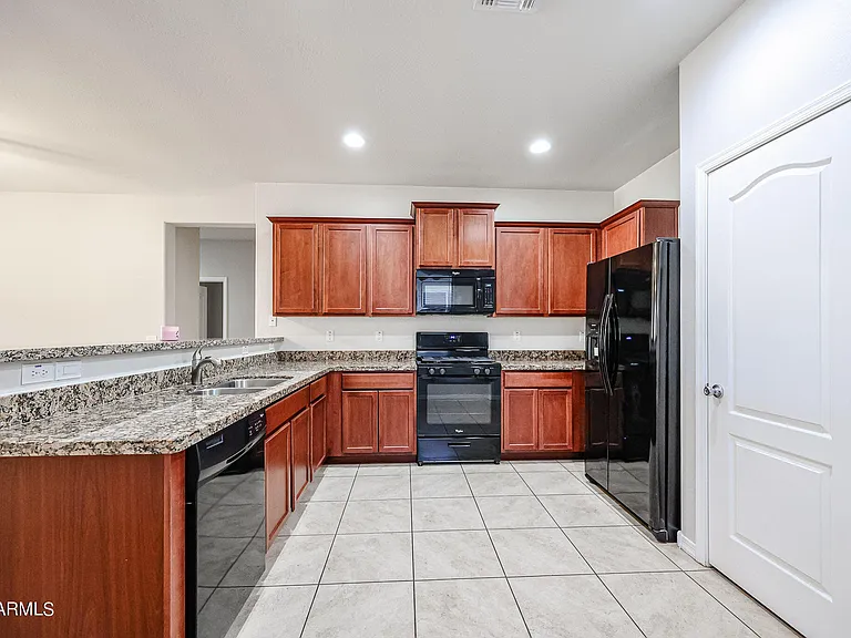 7009 S 78th Dr — Photo 9