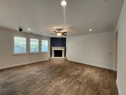 1160 Brighton Way — Photo 3