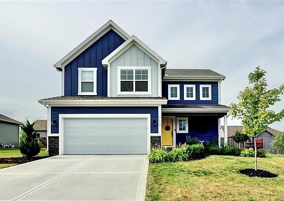2nd image of 112 SE Water Garden Ct