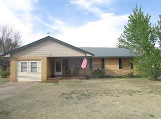 906 Robin Rd, Blackwell, OK 74631